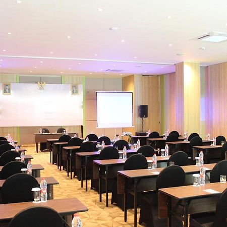 Zest Parang Raja Solo By Swiss-Belhotel International Bonorejo Extérieur photo