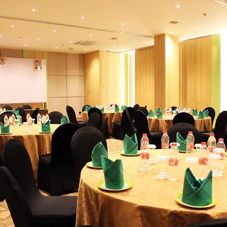 Zest Parang Raja Solo By Swiss-Belhotel International Bonorejo Extérieur photo