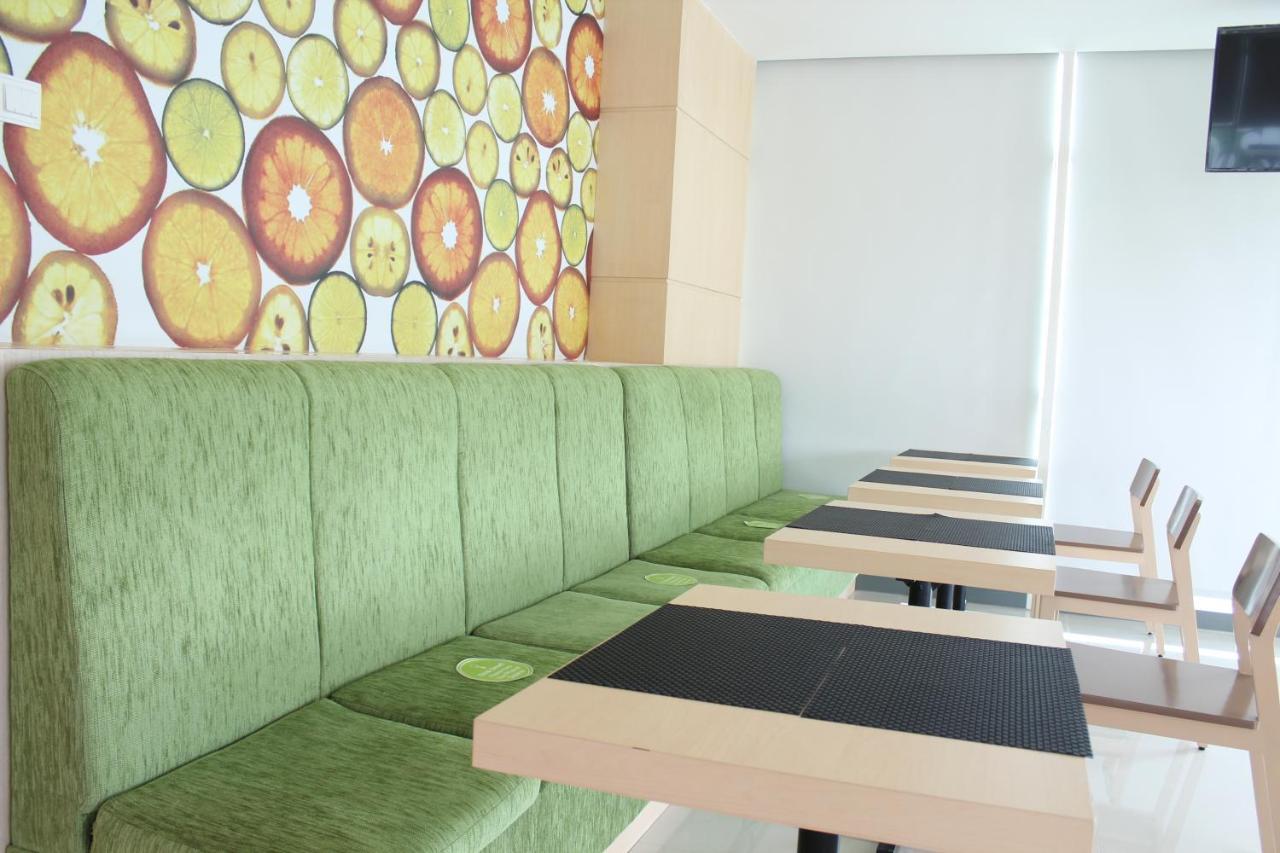 Zest Parang Raja Solo By Swiss-Belhotel International Bonorejo Extérieur photo