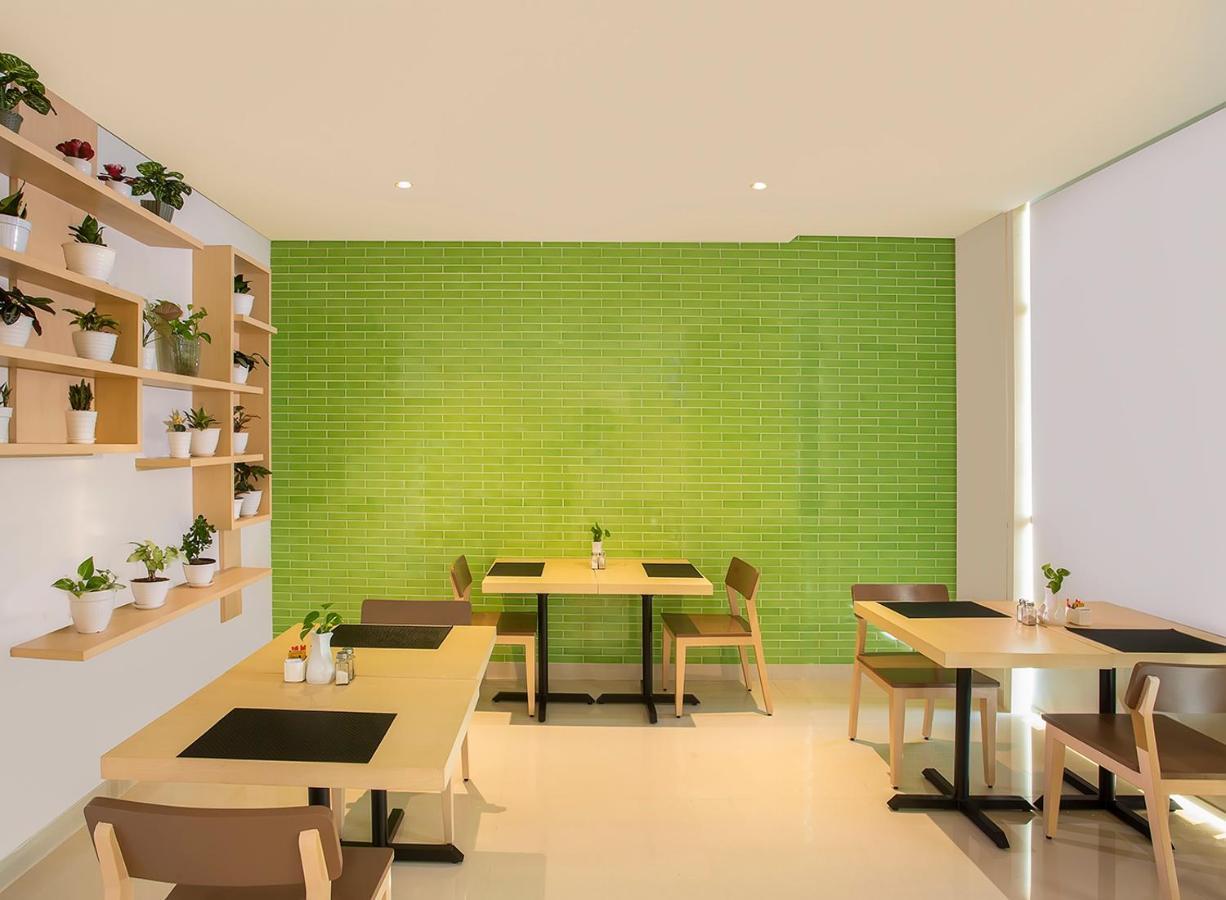 Zest Parang Raja Solo By Swiss-Belhotel International Bonorejo Extérieur photo