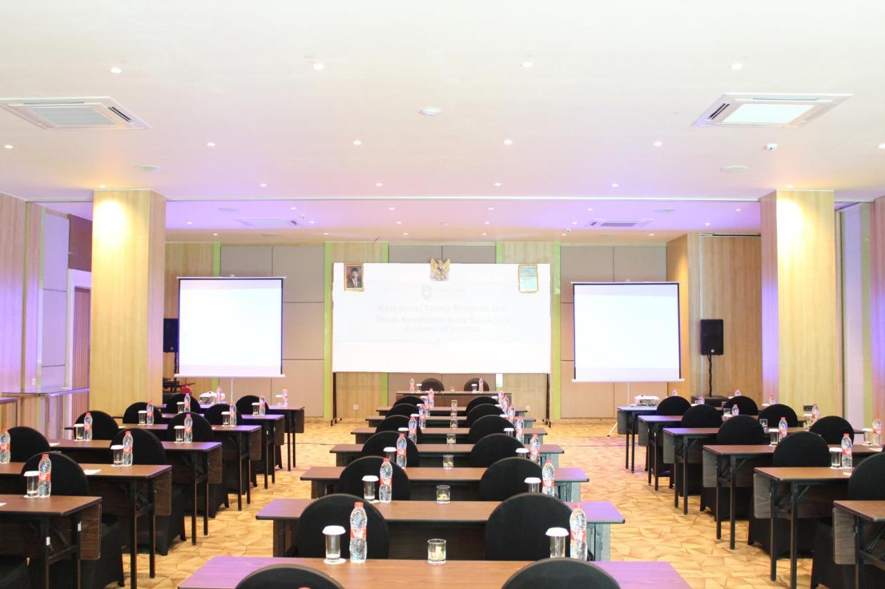 Zest Parang Raja Solo By Swiss-Belhotel International Bonorejo Extérieur photo
